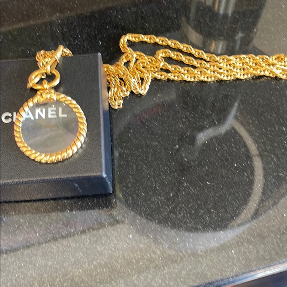 Chanel - Picture 2 of 2